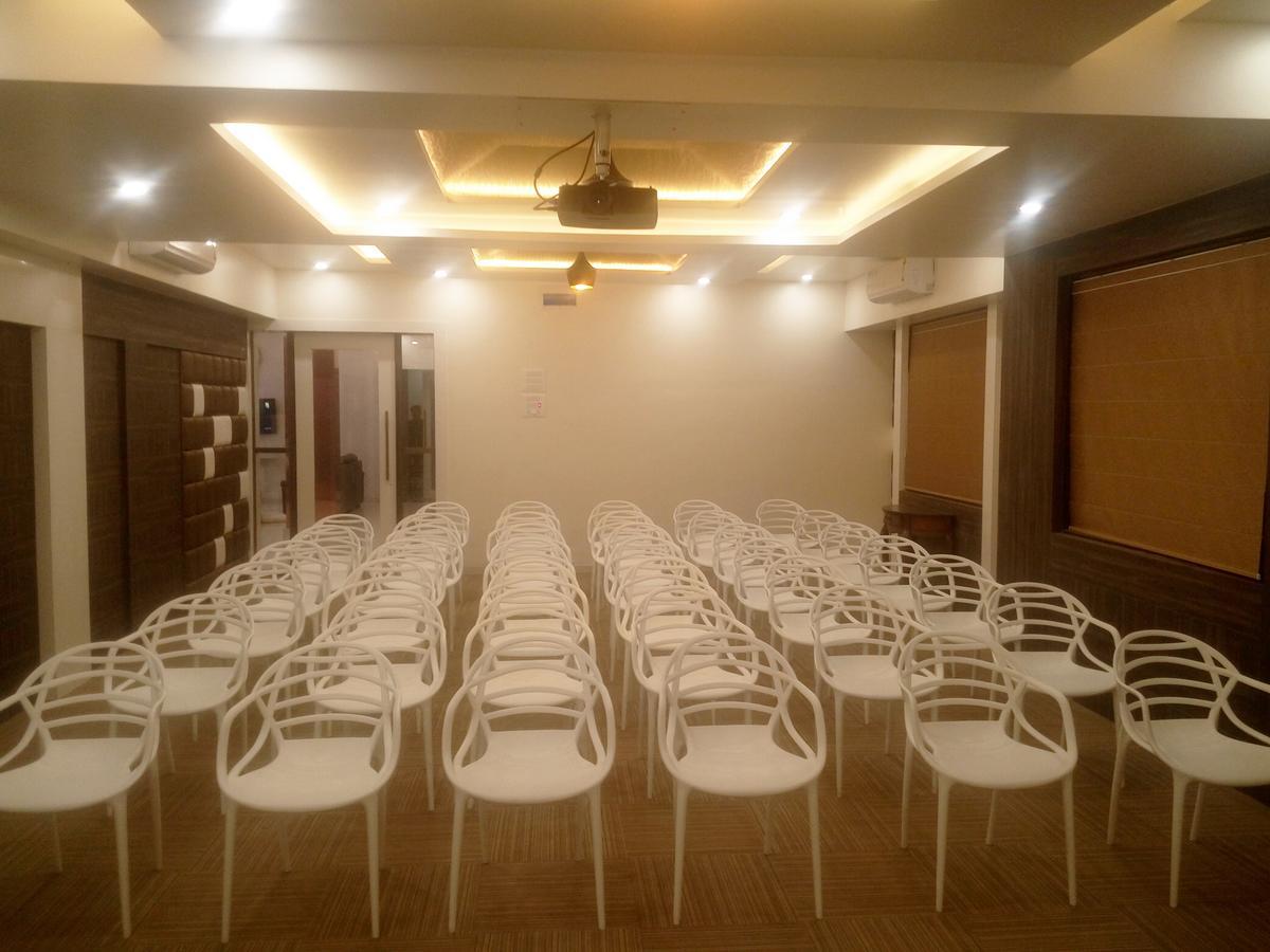 Hotel Pushpak Park Osmanabad Exterior foto